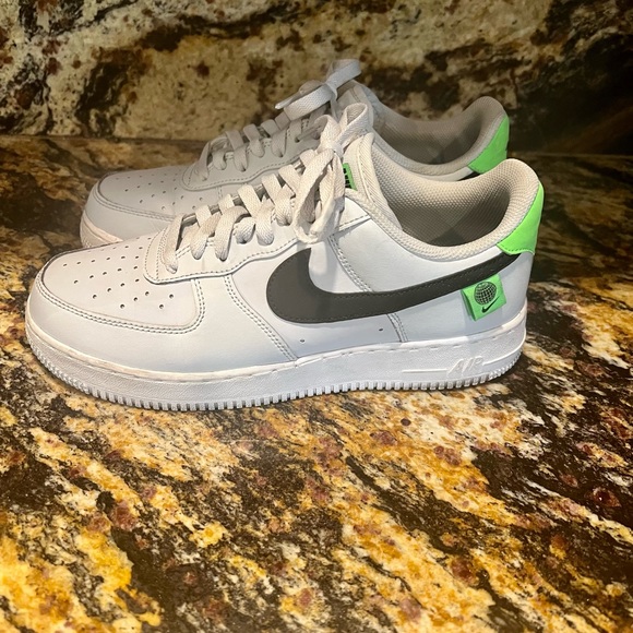 Men’s Nike Air Force One Worldwide size 8.5. - Picture 2 of 5